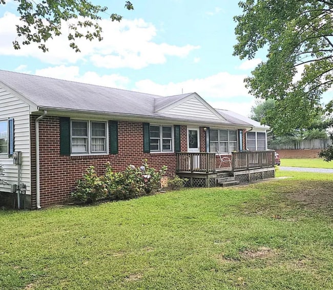 property at 148 Shamrock Dr