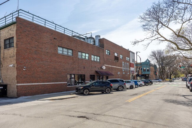 property at 3205 N Leavitt St