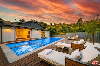 9038 Meredith Pl in Beverly Hills, CA - Building Photo - Building Photo
