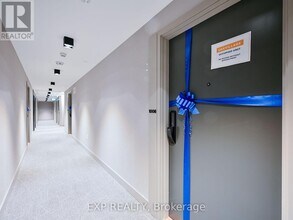345-1345 Wheat Boom Dr. in Oakville, ON - Building Photo - Building Photo