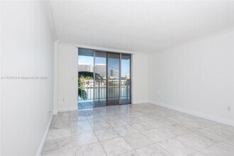9721 E Bay Harbor Dr in Bay Harbor Islands, FL - Building Photo - Building Photo