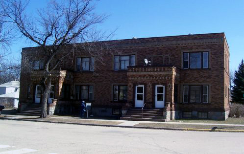 802-808 4th Ave NE in Devils Lake, ND - Building Photo