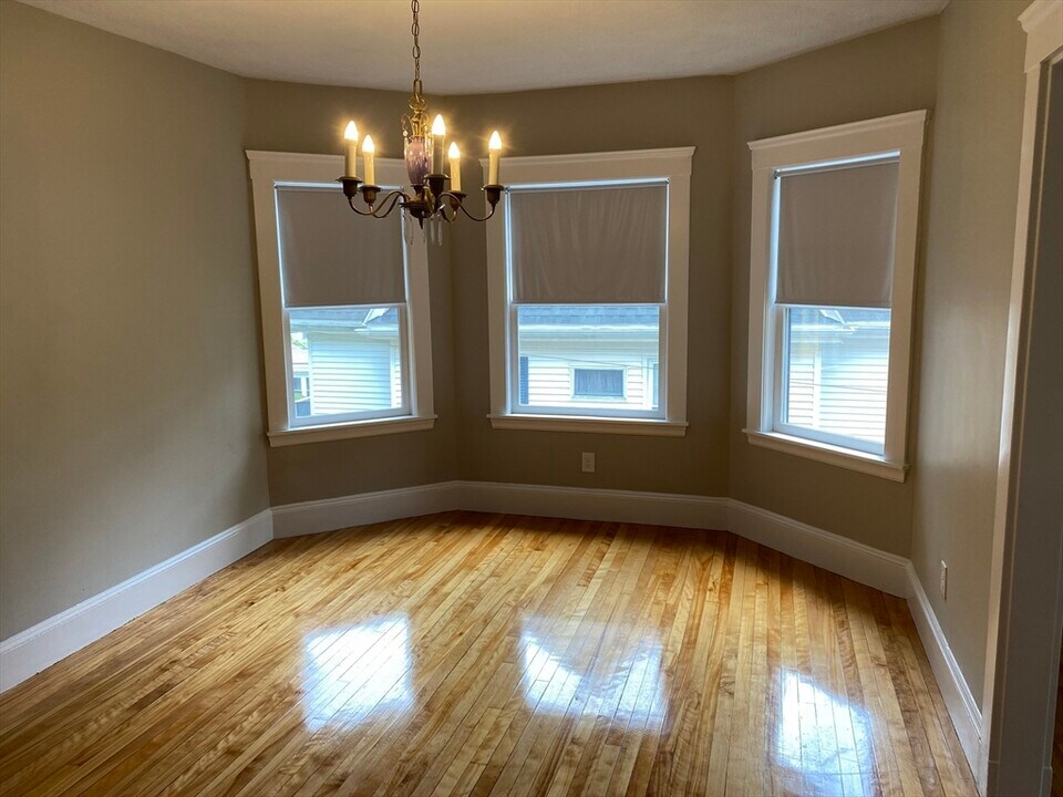 15 Nowell Rd in Melrose, MA - Building Photo