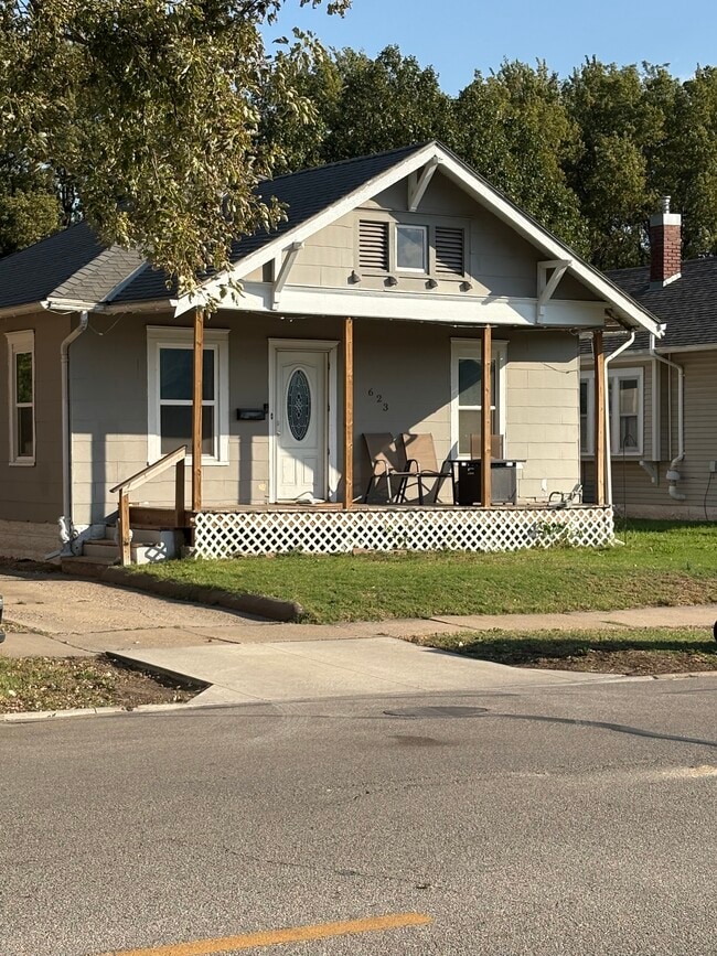 property at 623 E Ash St