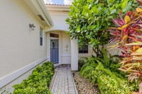 8193 Sandpiper Way in West Palm Beach, FL - Building Photo - Building Photo