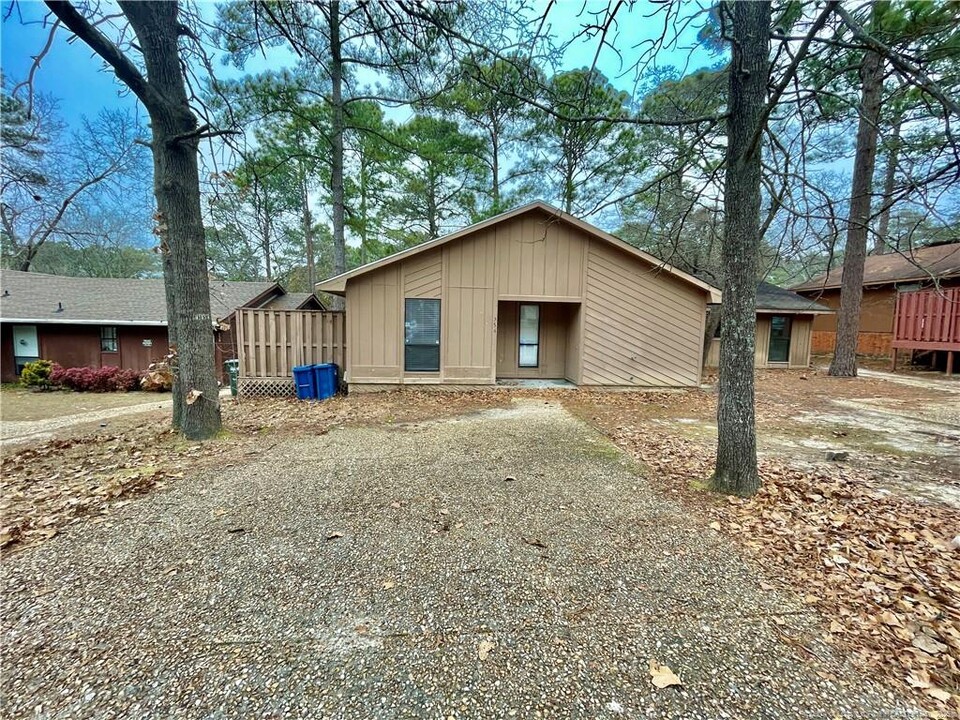 754 Hedgelawn Way in Fayetteville, NC - Building Photo