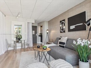 2670 E Sunrise Blvd in Fort Lauderdale, FL - Foto de edificio - Building Photo