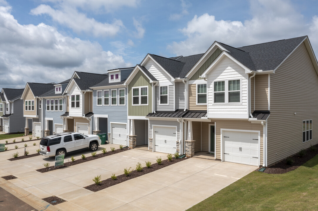 Covey Homes Addison in Spartanburg, SC - Foto de edificio