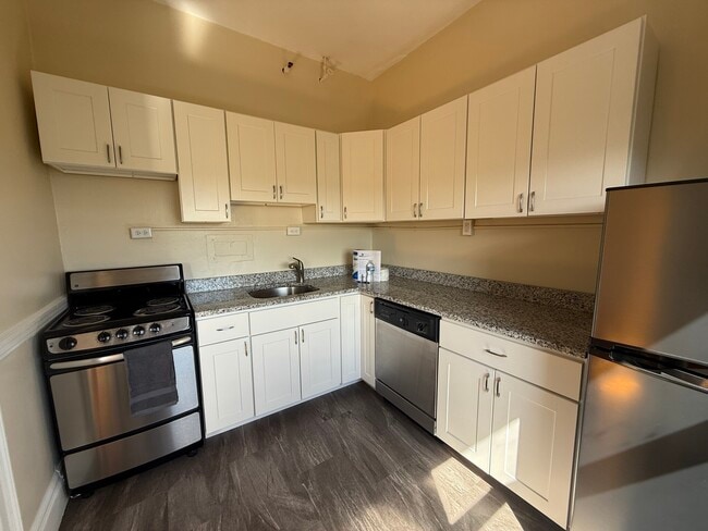 1402 Beacon St, Unit 1470-65