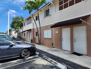 8561 SW 109th Ave in Miami, FL - Foto de edificio - Building Photo