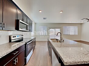 696 N Water St in Henderson, NV - Building Photo - Building Photo