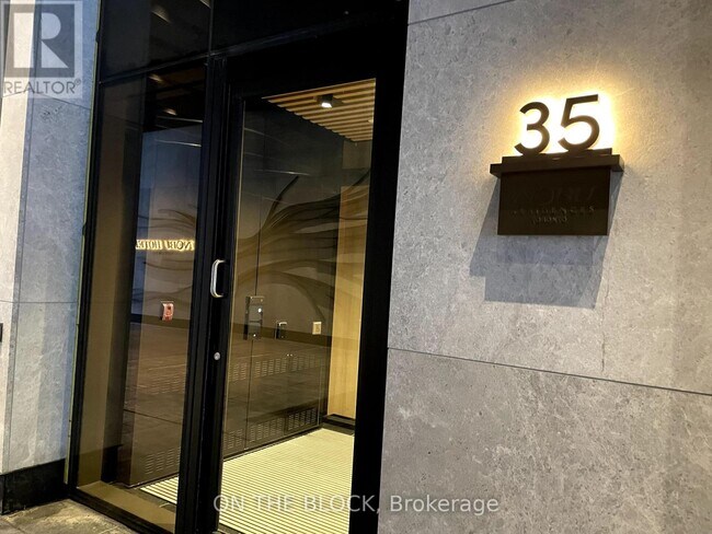 35-1335 Mercer St in Toronto, ON - Building Photo - Building Photo
