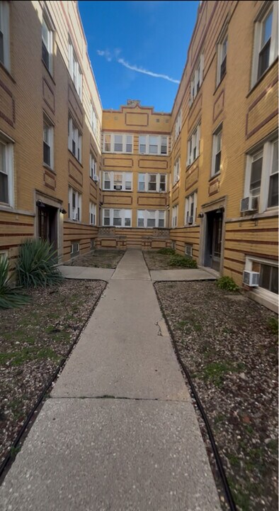 4409 N Kenneth Ave in Chicago, IL - Building Photo