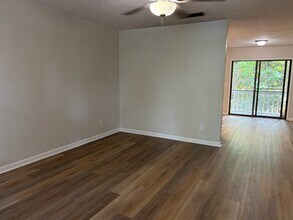 220 Atkinson Dr in Tallahassee, FL - Foto de edificio - Building Photo