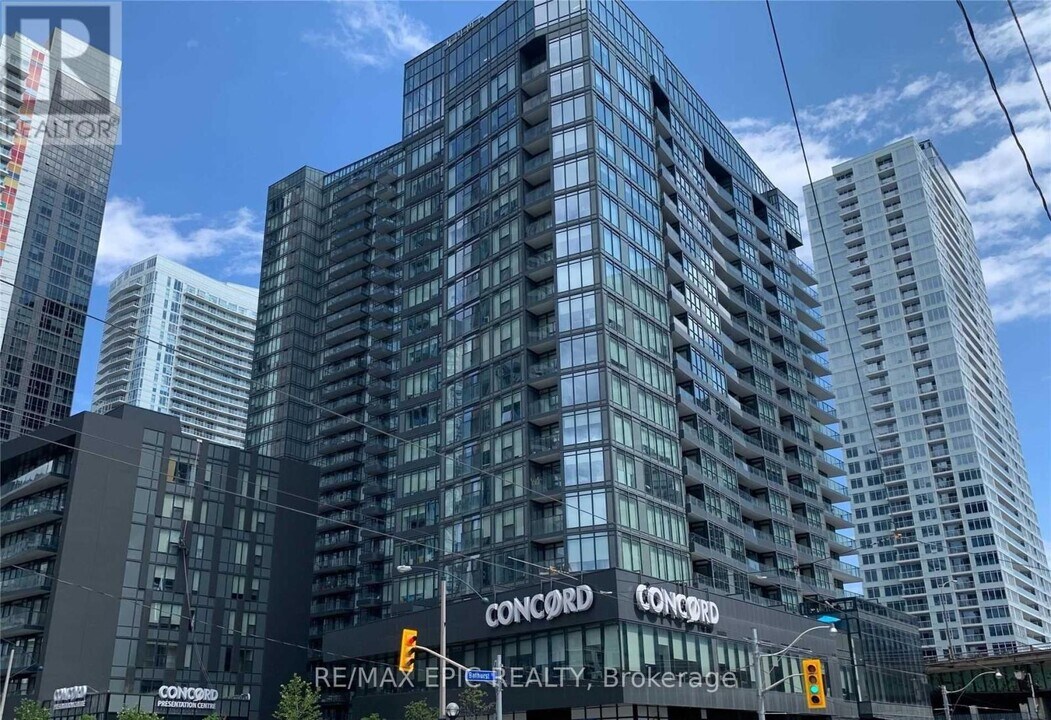 80 Queens Wharf Rd in Toronto, ON - Building Photo