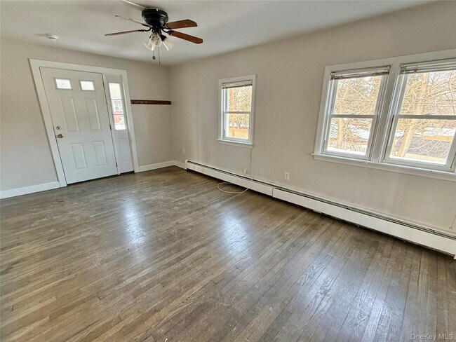 4 Riverview Ave in New Windsor, NY - Building Photo - Building Photo