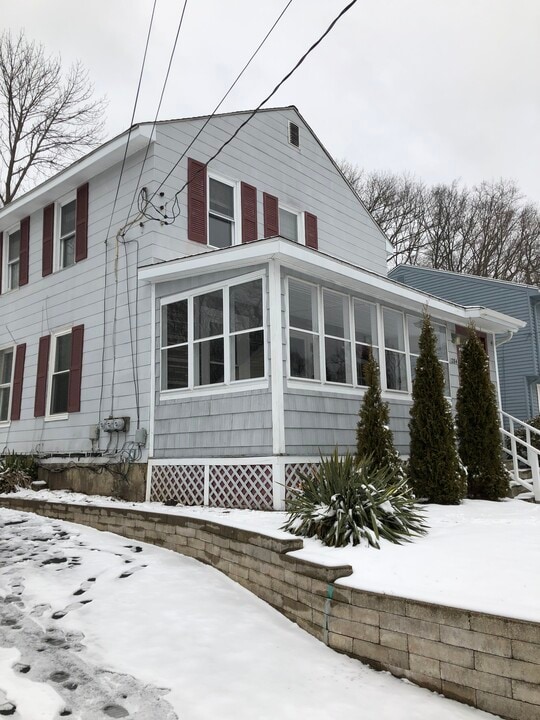 1284 Slater Rd, Unit 2 in New Britain, CT - Foto de edificio