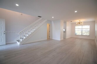 4844 Grapevine Wy in Davie, FL - Building Photo - Building Photo