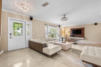 11201 SW 136th St in Miami, FL - Building Photo - Building Photo