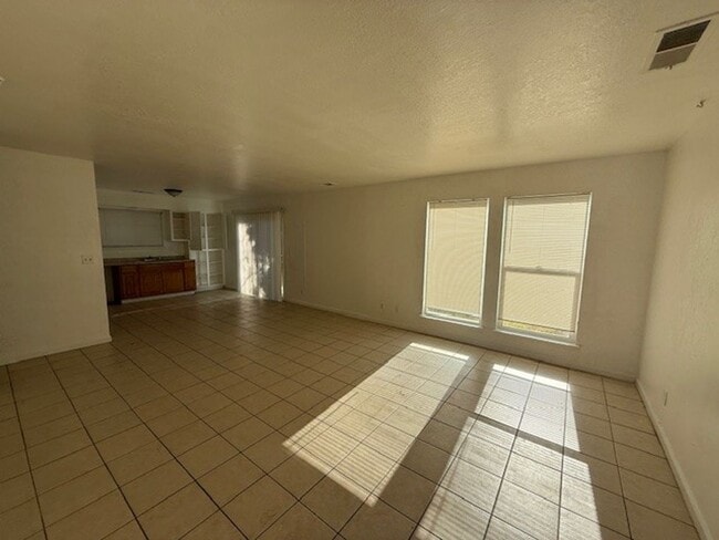 1204 N Divisadero St in Visalia, CA - Building Photo - Building Photo