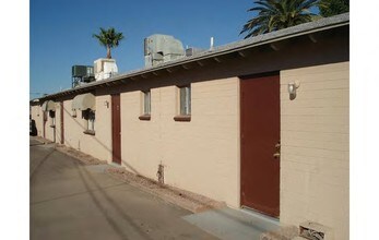 Hazelwood Apartments in Phoenix, AZ - Building Photo - Building Photo