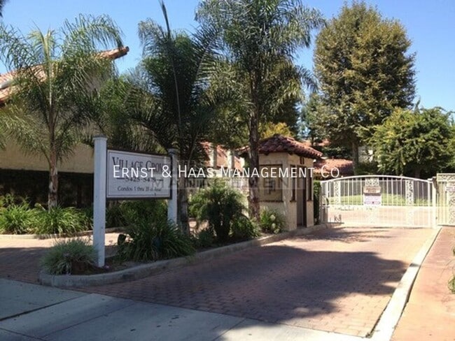 5479 E Centralia St in Long Beach, CA - Building Photo - Building Photo
