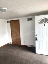 1650 Brighton Rd-Unit -2 in Ellwood City, PA - Building Photo - Building Photo