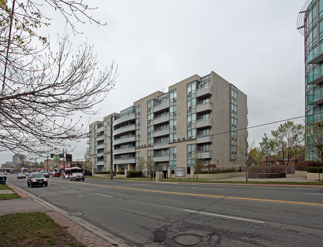 Samru Towers in Toronto, ON - Building Photo - Building Photo