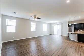 6417 S 47th Dr in Phoenix, AZ - Foto de edificio - Building Photo