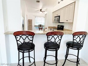 2037 W Crown Pointe Blvd in Naples, FL - Foto de edificio - Building Photo