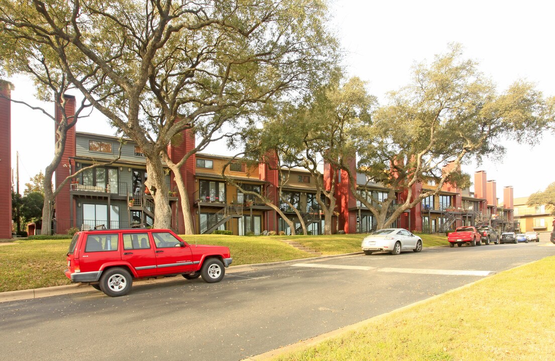 The Talisman Apartments in Austin, TX - Building Photo