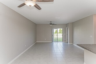 5125 Dandelion St in Apollo Beach, FL - Building Photo - Building Photo