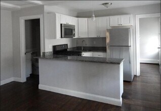 70 Safford St in Quincy, MA - Building Photo - Building Photo
