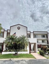 9691 N Belfort Cir in Tamarac, FL - Building Photo