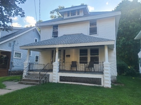 35 Richards Ave NW in Grand Rapids, MI - Building Photo