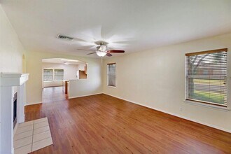 301 Nicole Way in Bastrop, TX - Building Photo - Building Photo