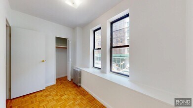 365 Broome St in New York, NY - Building Photo - Building Photo