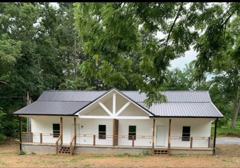 21 Walnut Grv Ave in Caneyville, KY - Foto de edificio