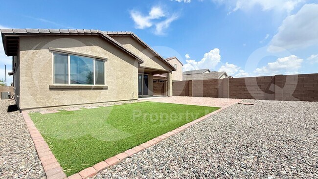 9345 W Heatherbrae Dr in Phoenix, AZ - Building Photo - Building Photo