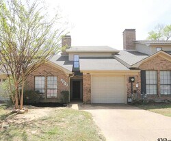 963 Creekside Drive in Tyler, TX - Building Photo