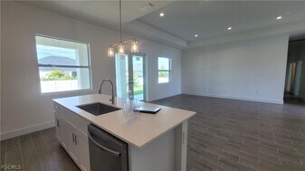 412 SW 28th Ave in Cape Coral, FL - Building Photo