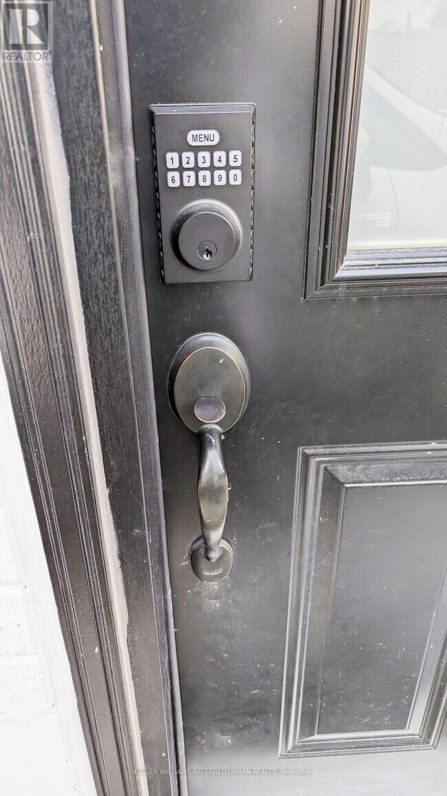 2301 Lawrence Ave W in Toronto, ON - Building Photo - Building Photo