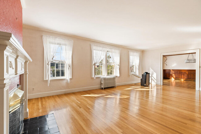 1272 Beacon St, Unit 8 in Brookline, MA - Foto de edificio - Building Photo