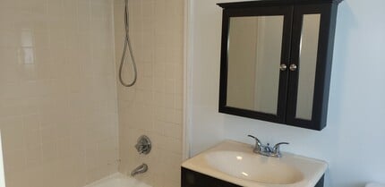 304 Veazie St, Unit Veazie in Providence, RI - Building Photo - Building Photo