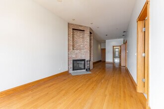 1162 W Grand Ave, Unit 4 in Chicago, IL - Building Photo - Building Photo