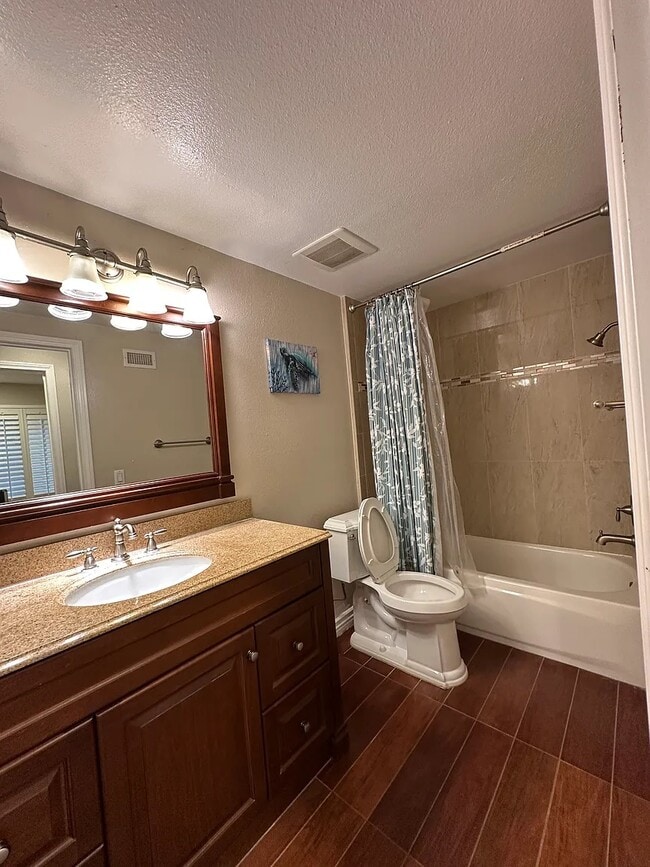 11 Deerwood E in Irvine, CA - Foto de edificio - Building Photo