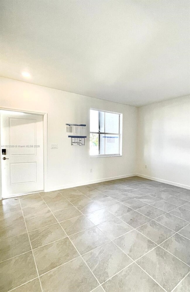 2751 SE 26th Rd in Homestead, FL - Building Photo - Building Photo