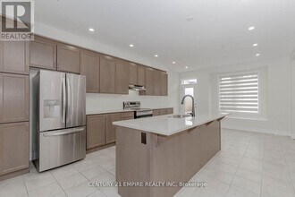 90 Eberly Wds Dr. in Caledon, ON - Building Photo - Building Photo