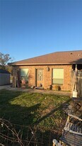 2433 Duncan Dr in Freeport, TX - Building Photo