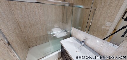 69 Babcock St in Brookline, MA - Building Photo - Building Photo